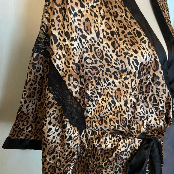 Victoria Secret Brown and Black Leopard Short Robe with Belt Size XS - Picture 2 of 4